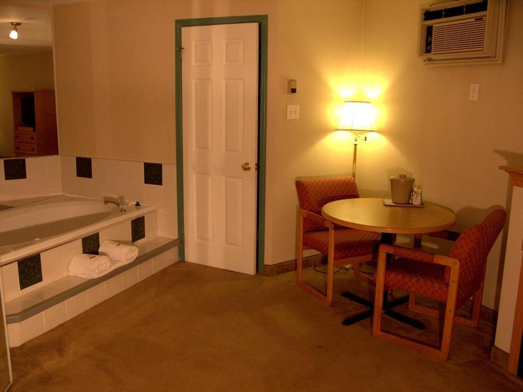 Fairview Inn Cornwall Room photo