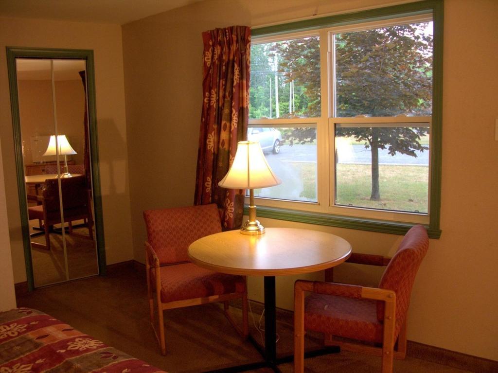 Fairview Inn Cornwall Room photo