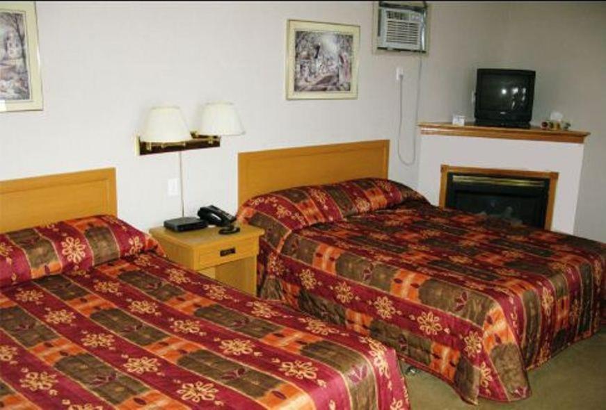 Fairview Inn Cornwall Room photo